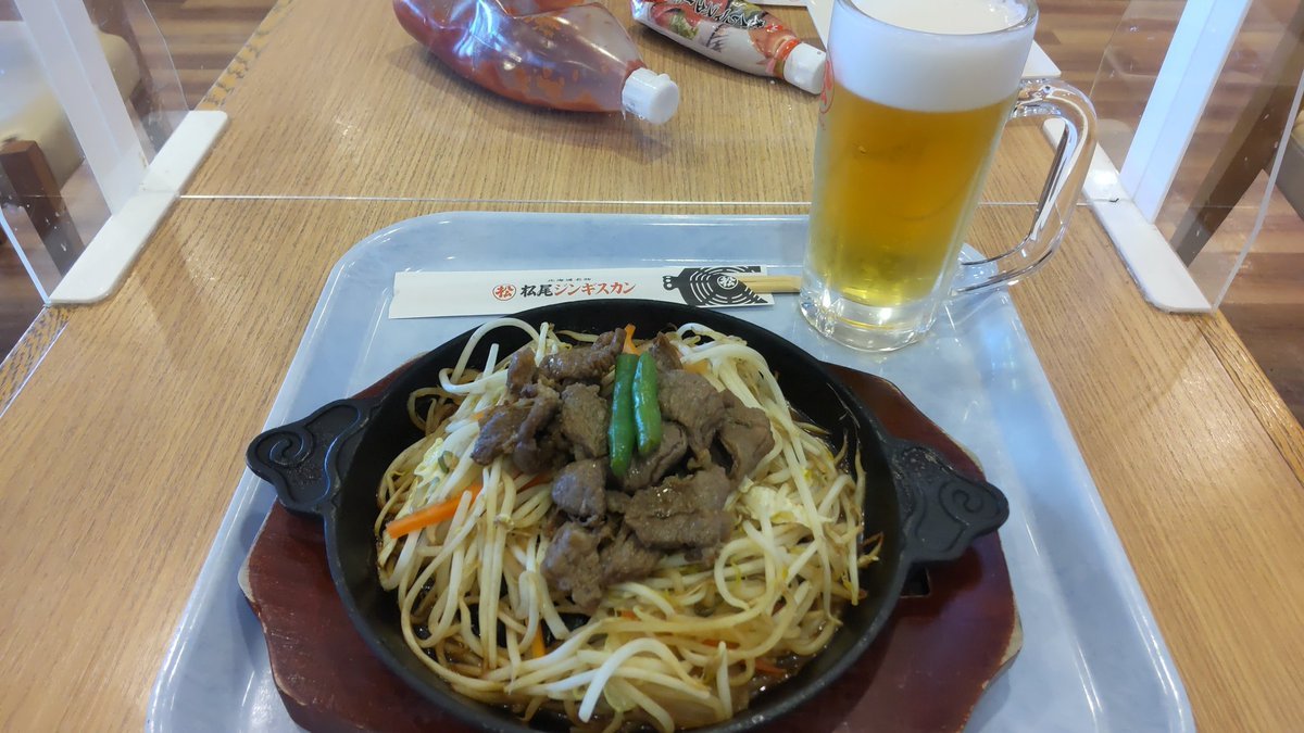 早いお昼は、肉とビール！これはいい！(笑) [おもちゃの平野【Twitter】]