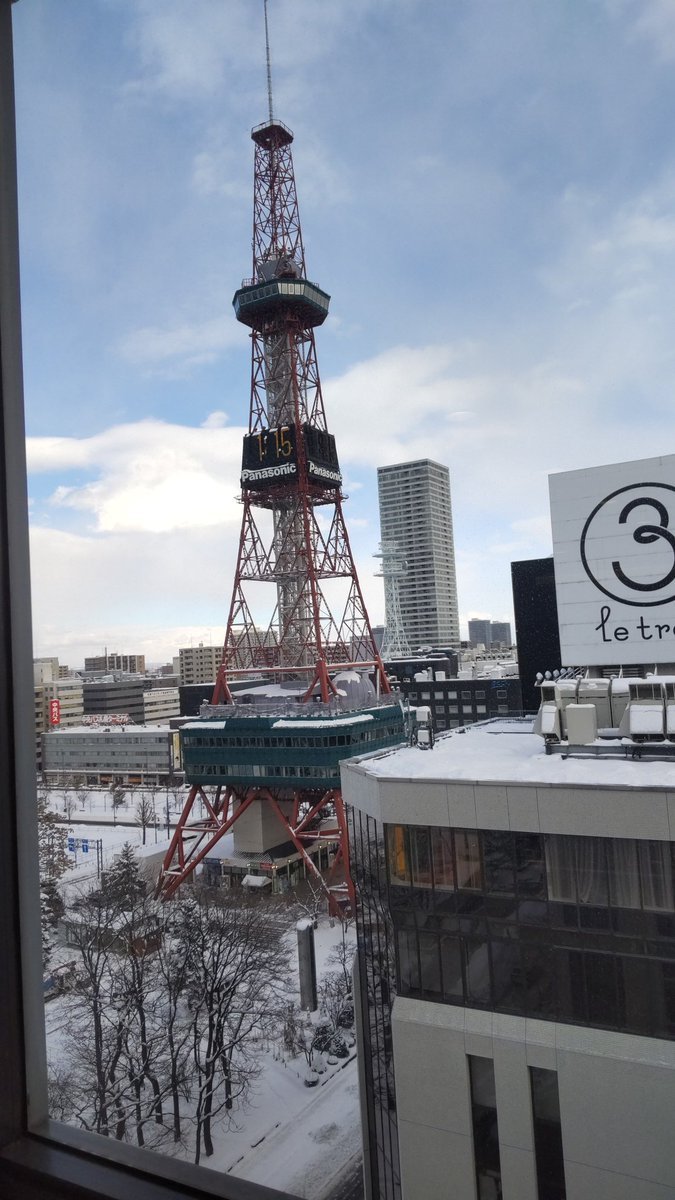 丸井さんで、お昼食べる！画像はテレビ塔 [おもちゃの平野【Twitter】]