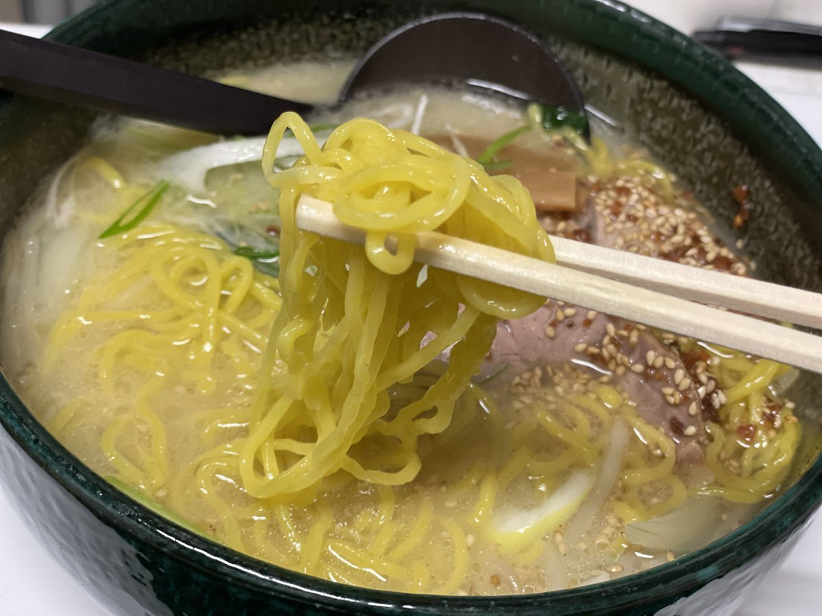 夜にラーメン通りまーす🍜香ばし塩らぁめん🍜#飯テロ [らぁめん銀波露 札幌手稲店【Twitter】]