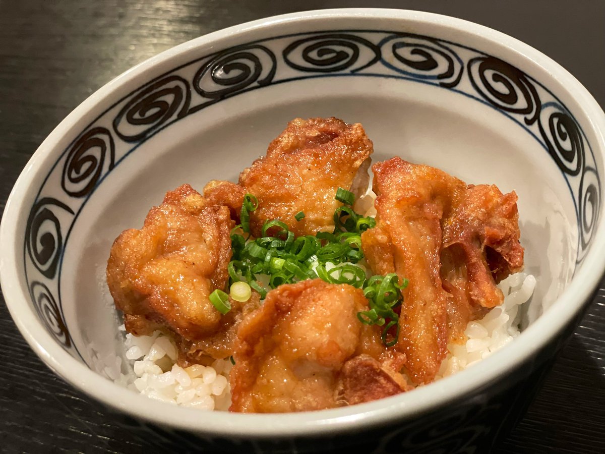 お得なランチ丼！！！11:30〜17:00はランチタイムです☀️『絶品！ざんぎ丼』が250円です😊！香ばし醤油 味噌 塩と組み合わせても1... [らぁめん銀波露 札幌手稲店【Twitter】]