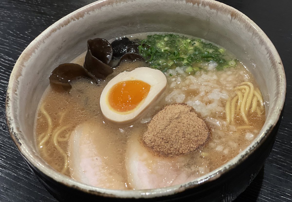 『W魚介鶏白湯醤油らぁ麺』は2月いっぱいの販売となります☺️🍜いつもとは違うストレート麺とスープがおすすめポイント😏🔥マグロ節パ... [らぁめん銀波露 札幌手稲店【Twitter】]