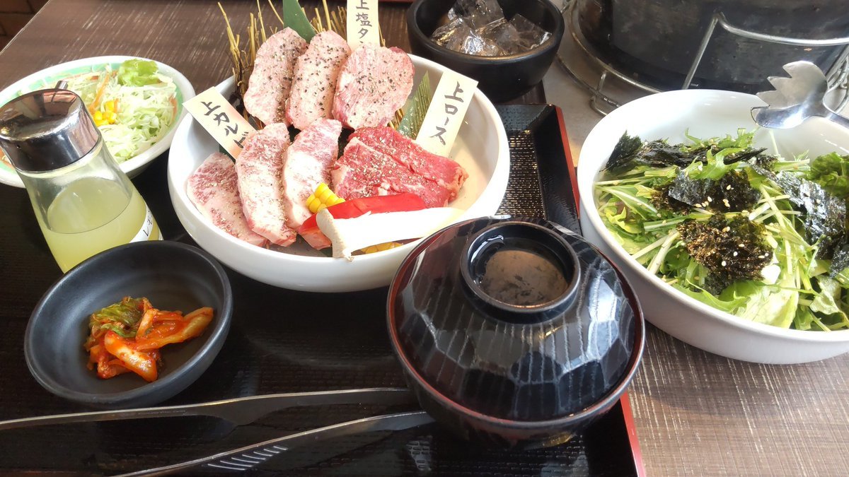 朝が早いので、お昼も早めに肉食べる！(笑) [おもちゃの平野【Twitter】]