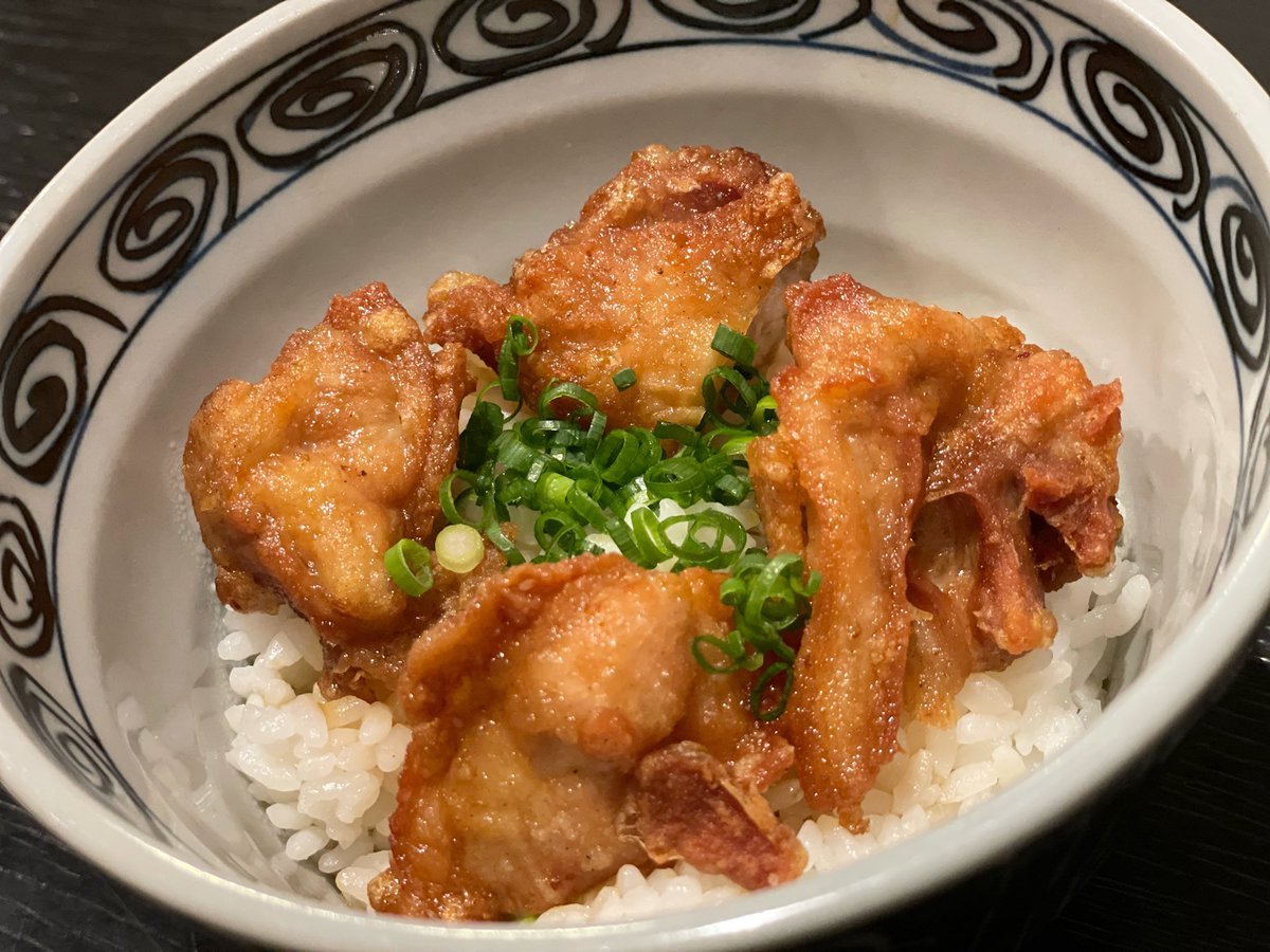 平日限定ランチタイムは超お得🤩☀️✨『絶品！ざんぎ丼』はコスパ良しの250円です😏ボリュームもあります！銀波露手稲店限定の自慢の... [らぁめん銀波露 札幌手稲店【Twitter】]