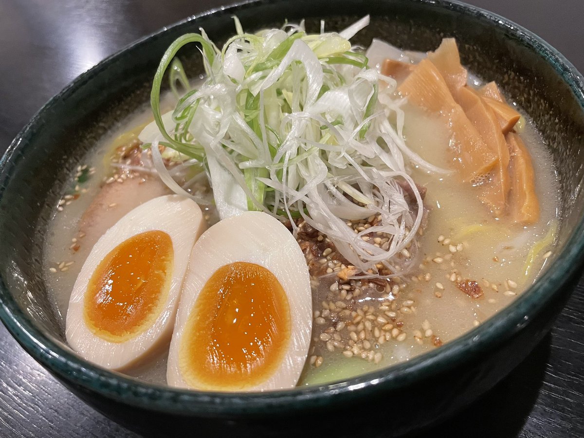 ラーメンって食べたくなりますよね🤤あのいきなり来る衝動とかってなんなんですかね🤭銀波露手稲店でぜひ食べて満足してください😎🔥... [らぁめん銀波露 札幌手稲店【Twitter】]