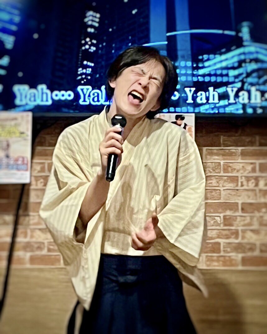 こんなに気持ちよさそうに心から熱唱していただけるとカラオケ屋冥利に尽きます🎤#立川こしら #歌 #音楽 #カラオケ#カラオケピロス... [カラオケピロス【Twitter】]