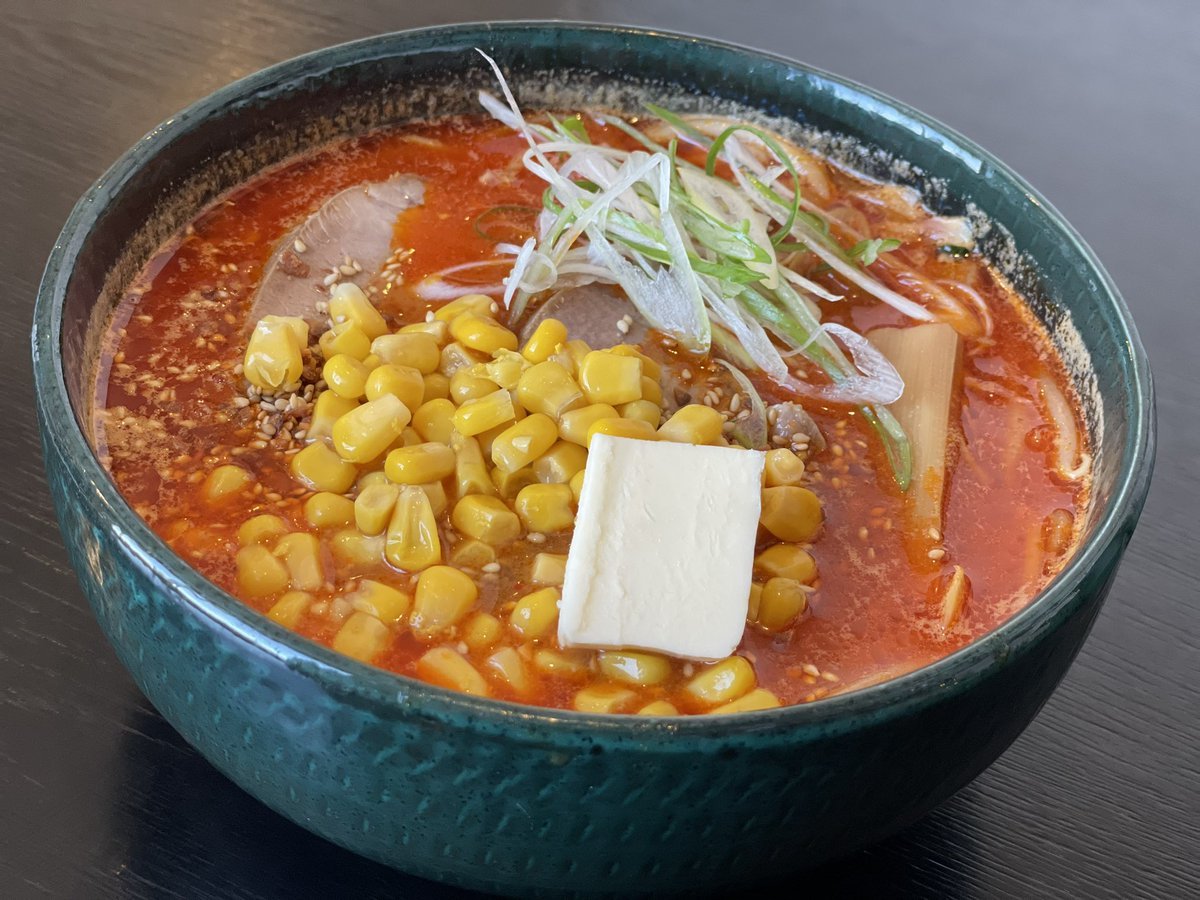 北海道といえばバターコーンラーメン🍜今回は辛らぁめん味噌にバターコーントッピングをご紹介！あまりない組み合わせでしたが香ば... [らぁめん銀波露 札幌手稲店【Twitter】]