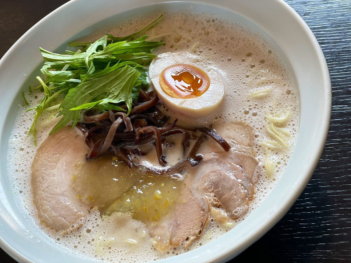 銀波露初の泡系ラーメン🍜🫧クリーミーな豚骨スープにストレート細麺を使用したラーメンです！柚子胡椒ジュレが爽やかな風味を感じさ... [らぁめん銀波露 札幌手稲店【Twitter】]