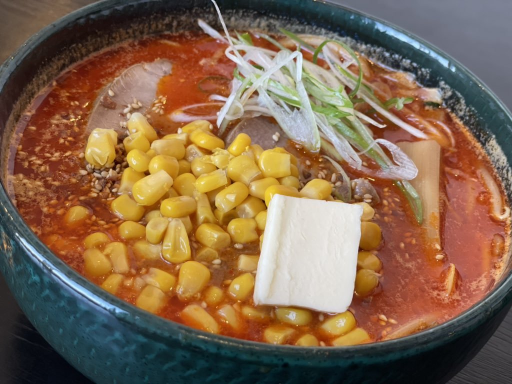 クセになる香ばしいスープにまろやかなバターが溶け込むとどうなるのか…🤤辛らぁめんは韓国の南蛮をブレンドして銀波露オリジナルの南... [らぁめん銀波露 札幌手稲店【Twitter】]