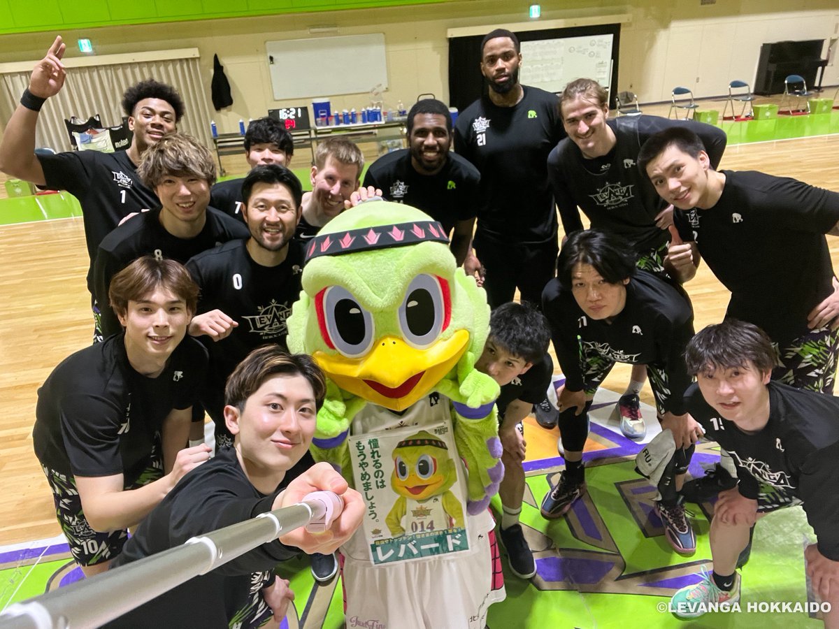 B.LEAGUE MASCOT OF THE YEAR 2022-23🦜#レバブー の皆さん、本日のTwitter投票、B.LEAGUE ... [レバンガ北海道【Twitter】]